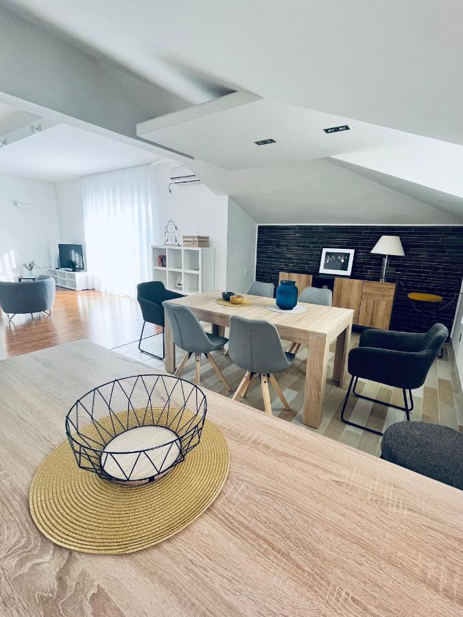 Sky - Beautiful Rooftop Apartment With Shared Pool Split Exteriér fotografie